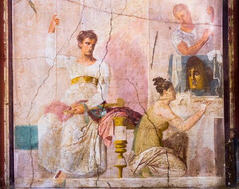 1920px-Wall_painting_-_actor_and_two_muses_-_Herculaneum_insula_orientalis_II_-_palaestra_-_room_III_-_Napoli_MAN_9019.jpg